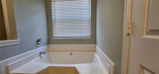 Building Photo - 3825 Jackson Shoals Ct SW