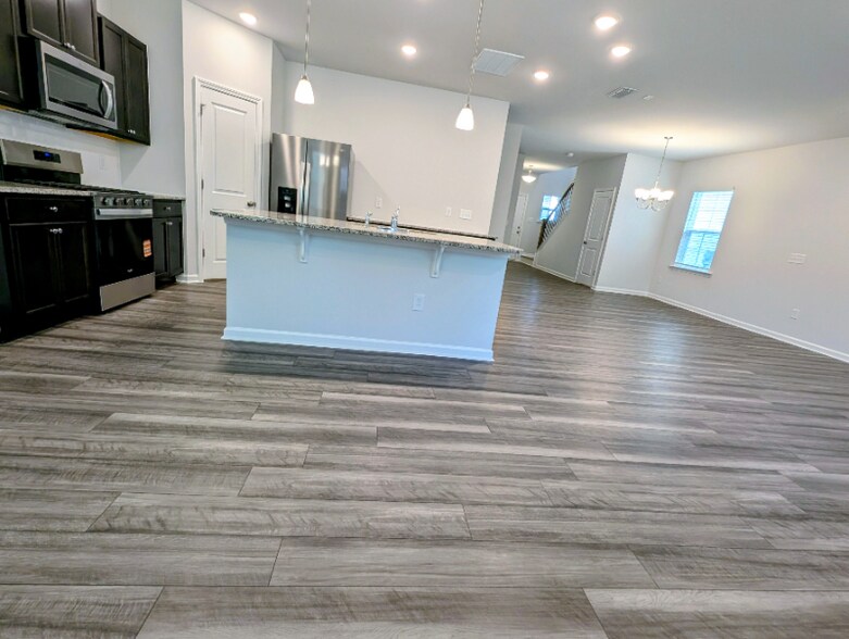 Building Photo - 684 Ben Ledi Ct