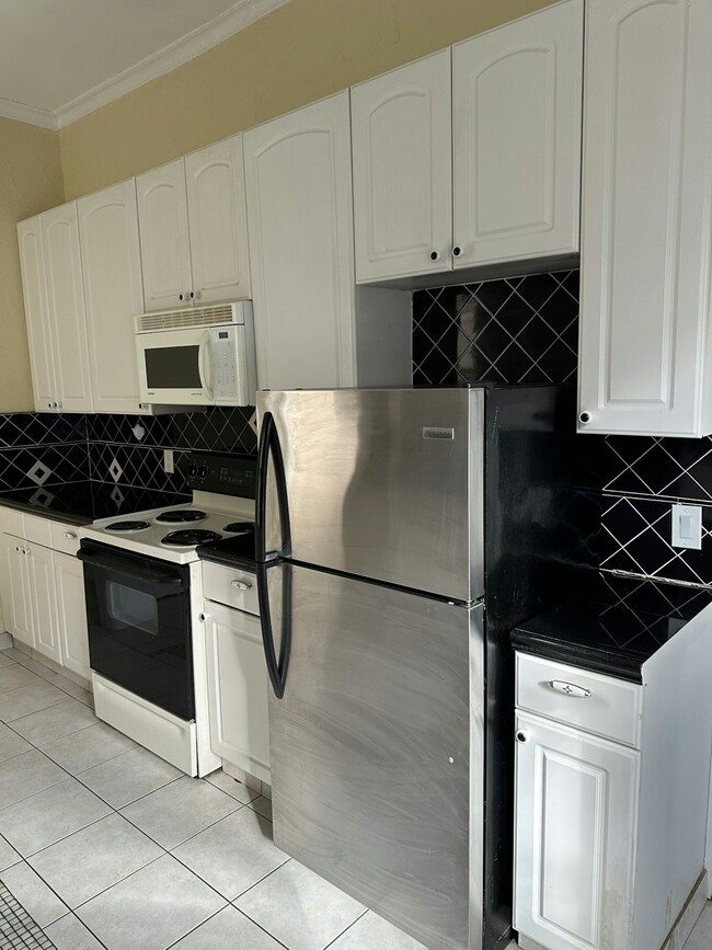 Building Photo - 624 Jefferson Ave