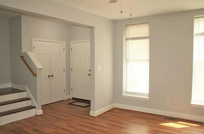 Building Photo - Spacious 4 Bedroom Home