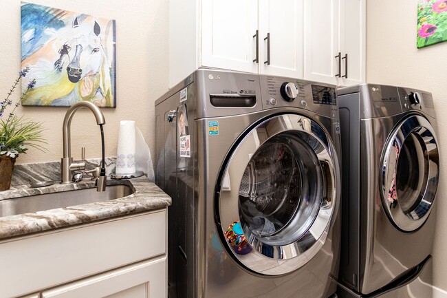 Building Photo - Stunning Flying Horse Patio Home with Stunning Views!!