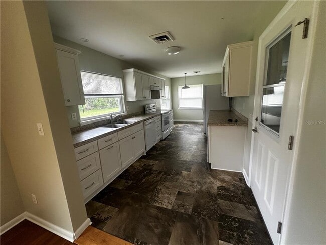 Building Photo - 510 SW 28th St