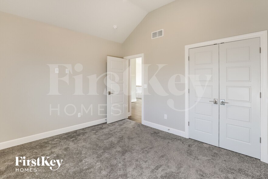Building Photo - 2513 Windmill Dr