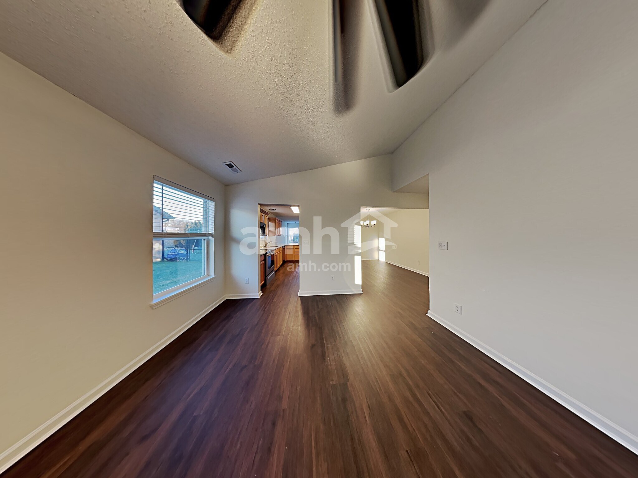 Building Photo - 15425 Dry Creek Rd