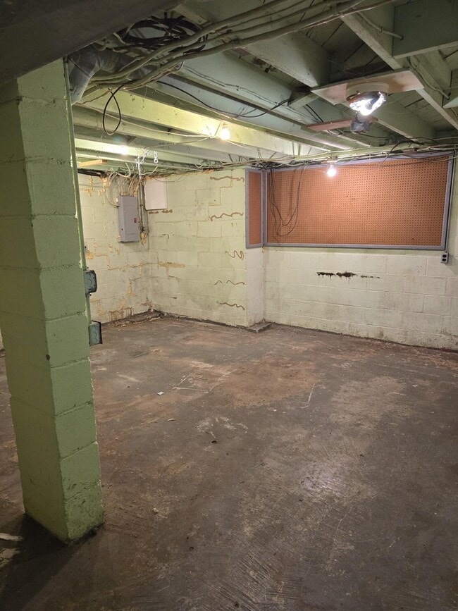 Building Photo - 204 S Robbins Ct