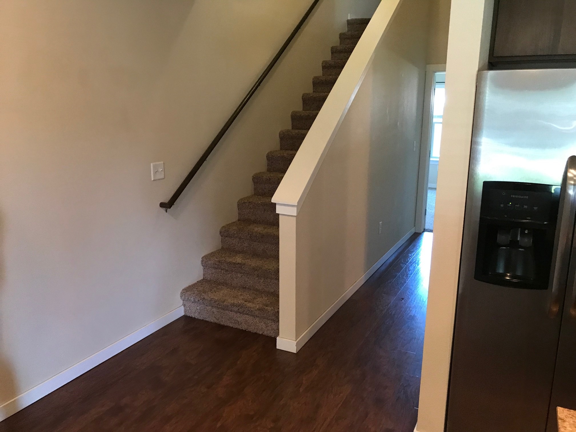 Building Photo - 1220 W Bismark Ave