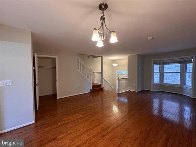 Building Photo - 13 Carriage House Cir