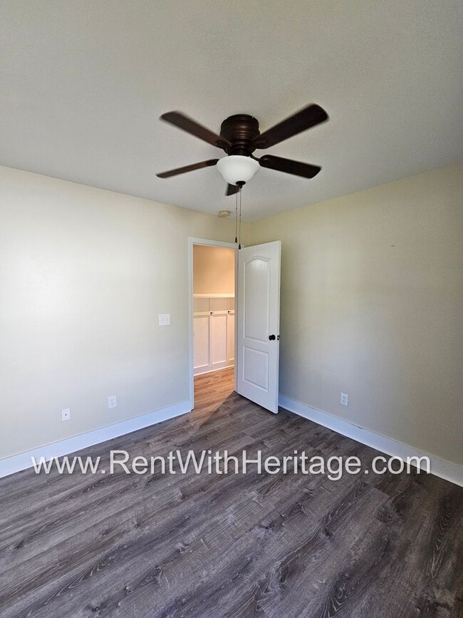 Building Photo - Amazing 4 Bedroom/ 3 Bath Home / Attention...