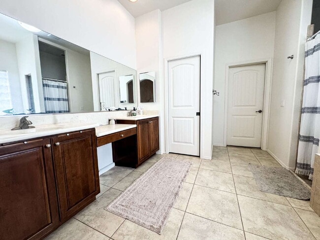 Building Photo - Stunning 4-Bed, 3-Bath Home in Sierra Montana