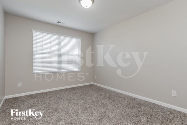 Building Photo - 260 Heaton Dr