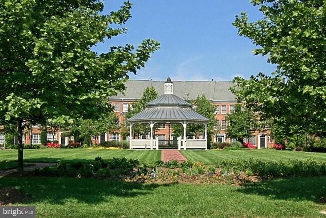 Building Photo - 5117 Donovan Dr