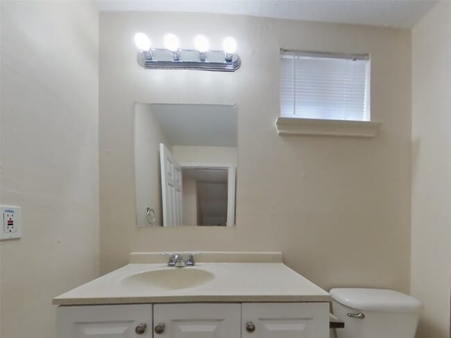 Building Photo - 3259 Jorns St