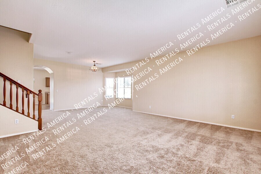 Building Photo - 935 E Blue Spruce Ln