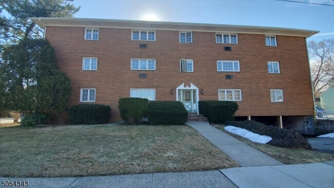 Building Photo - 1300 Broad St