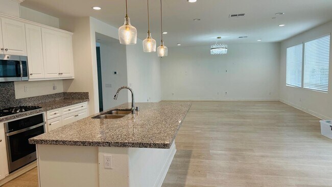 Building Photo - 24814 Woodley Cir