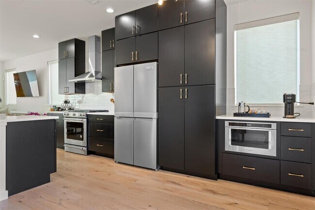 Building Photo - 4404 Mt Vernon Dr