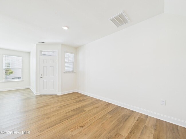 Building Photo - 458 Channel Drop Dr