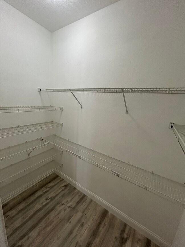 Building Photo - 460 Winesap Dr