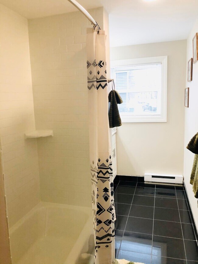 Building Photo - 1023 Mammoth Rd