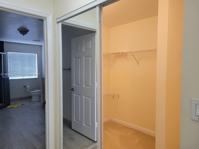 Building Photo - 6671 NW 107th Ct