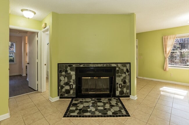 Building Photo - One Bedroom Home!