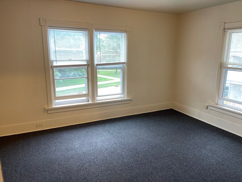 Building Photo - 846 Elmwood Ave
