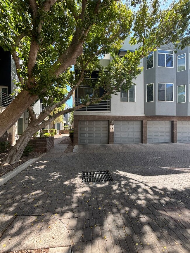 Building Photo - 3633 N 3rd Ave