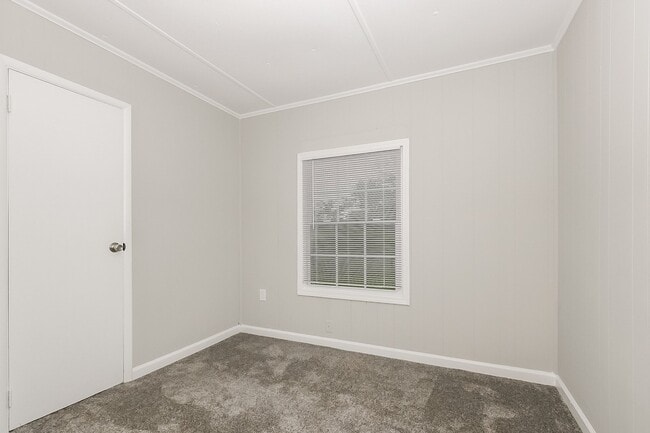 Building Photo - 129 Royal Ct