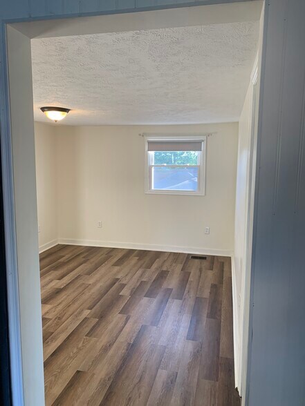 Building Photo - 346 Tyler Ave