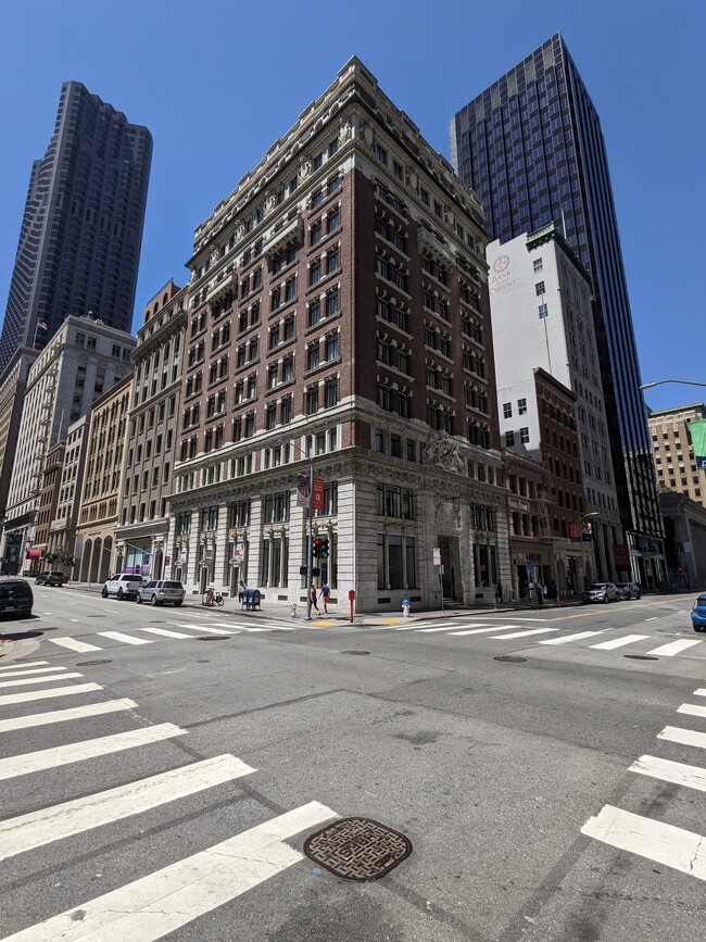 Building Photo - 201 Sansome St