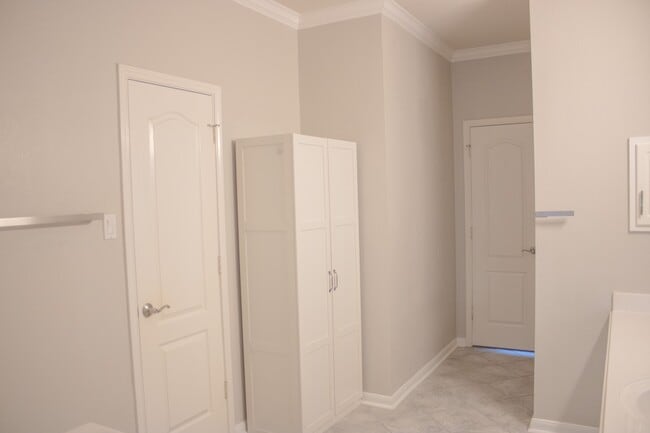 Building Photo - 29607 Legends Green Dr