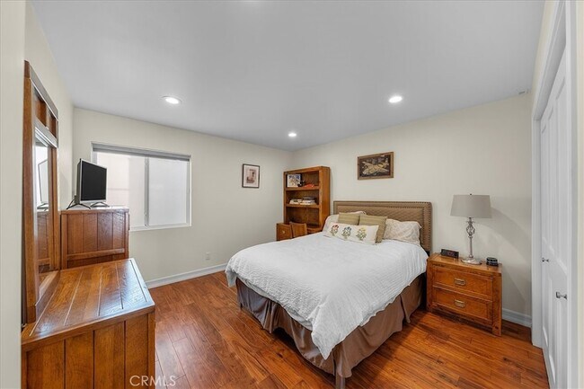 Building Photo - 760 Manhattan Beach Blvd