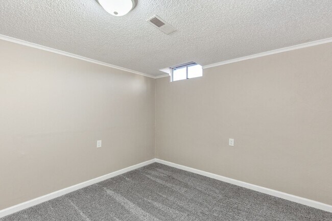 Building Photo - Don’t miss out on this beautiful 3 bedroom, 2 bath home in Bel Aire!