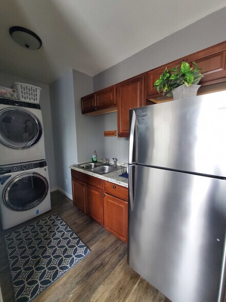 Building Photo - 3 Salmon St