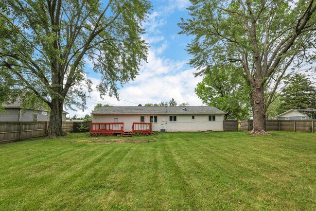 Building Photo - 3695 Montclair Dr