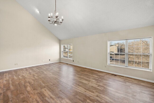 Building Photo - 977 Columbine Ave