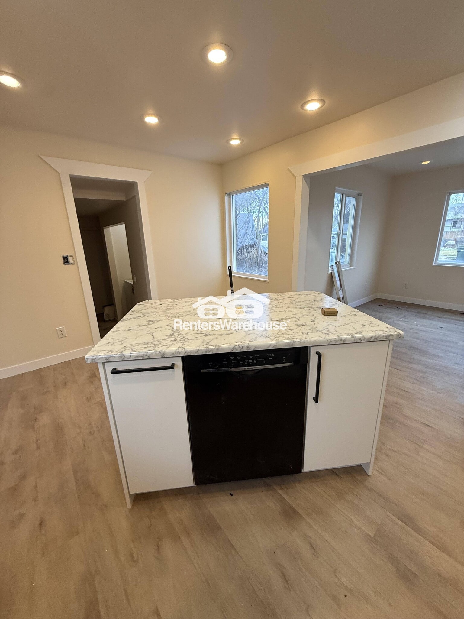 Building Photo - 318 E Oakland Ave