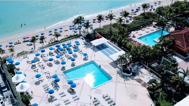 Building Photo - 2030 S Ocean Dr