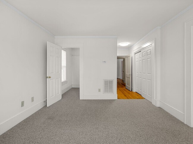 Building Photo - Downtown Greer Charmer: Spacious 3-Bed, 2 ...