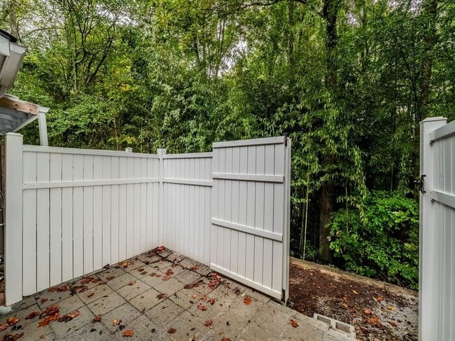 Building Photo - 1607 Cove Creek Cir