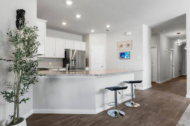 Building Photo - 212 Apache Plum Dr