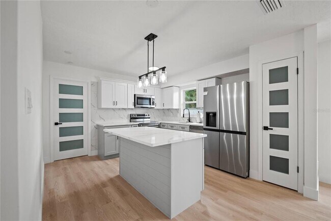 Building Photo - 3206 Las Brisas Dr