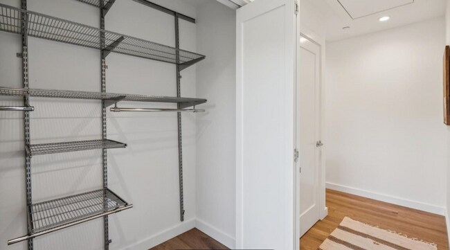 Building Photo - Beautifully remodeled 2BD/2BA single-level home in Tiburon