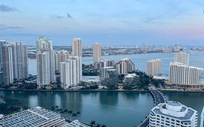 Primary Photo - 950 Brickell Bay Dr