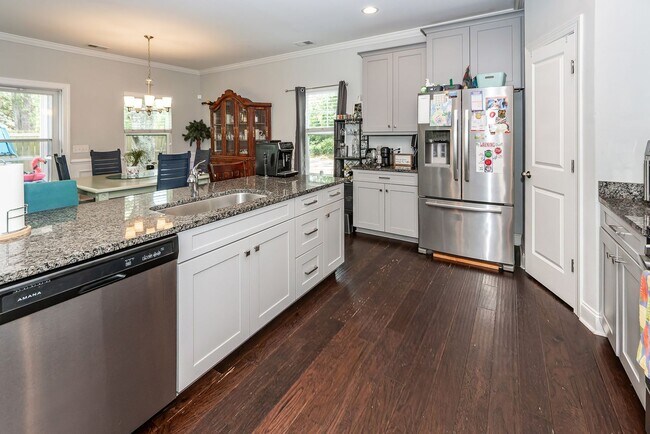 Building Photo - 3 Bedroom 2.5 Bath Single Family Home in F...