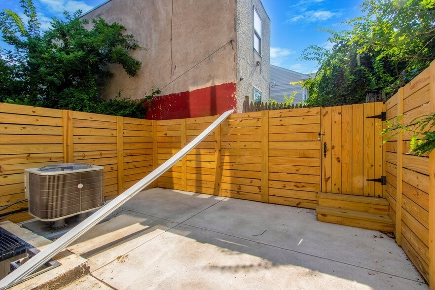 Building Photo - 2009 N 17th St