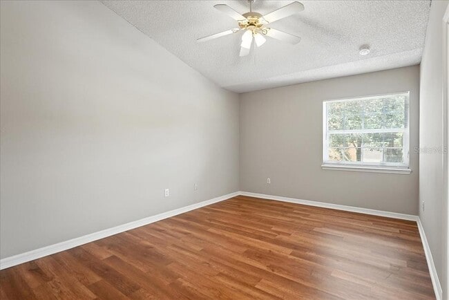 Building Photo - 1190 N Fairway Dr