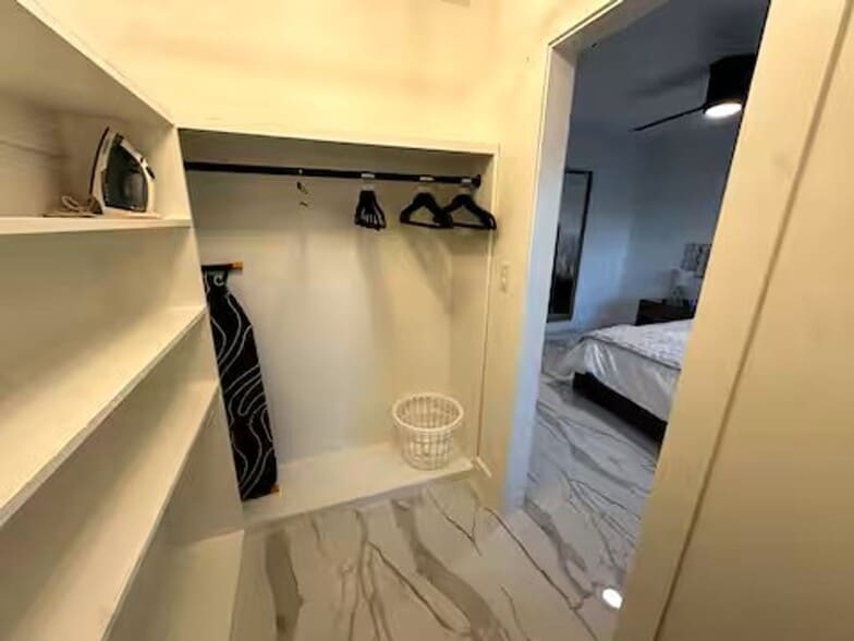 Building Photo - Beautiful 2 Bedroom 2 Bath In Naples