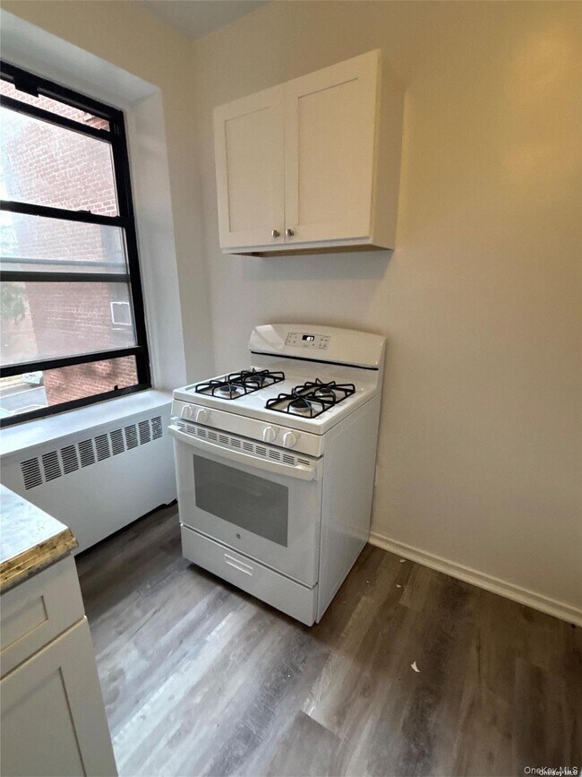 Building Photo - 12 Welwyn Rd