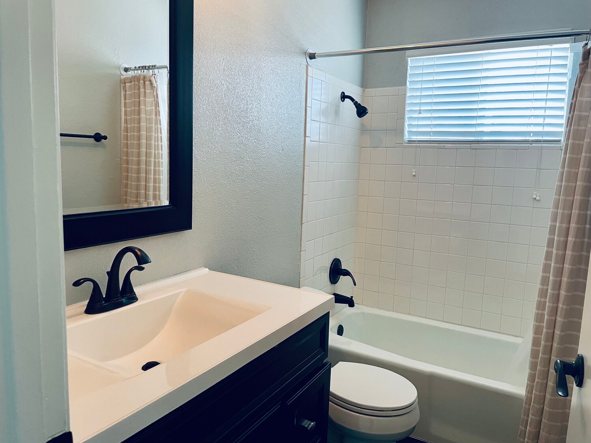 Guest Bathroom - 6717 Tulsa Cove